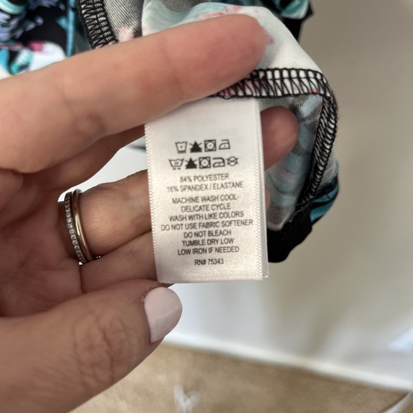 Tommy‎ Bahama Golf Women's Sleeveless Top Tropical Floral Sz Small Pickleball - Picture 9 of 9